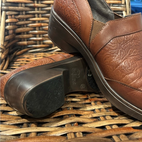 Biza Brown Embossed Leather Mules size 8.5 - Picture 6 of 9